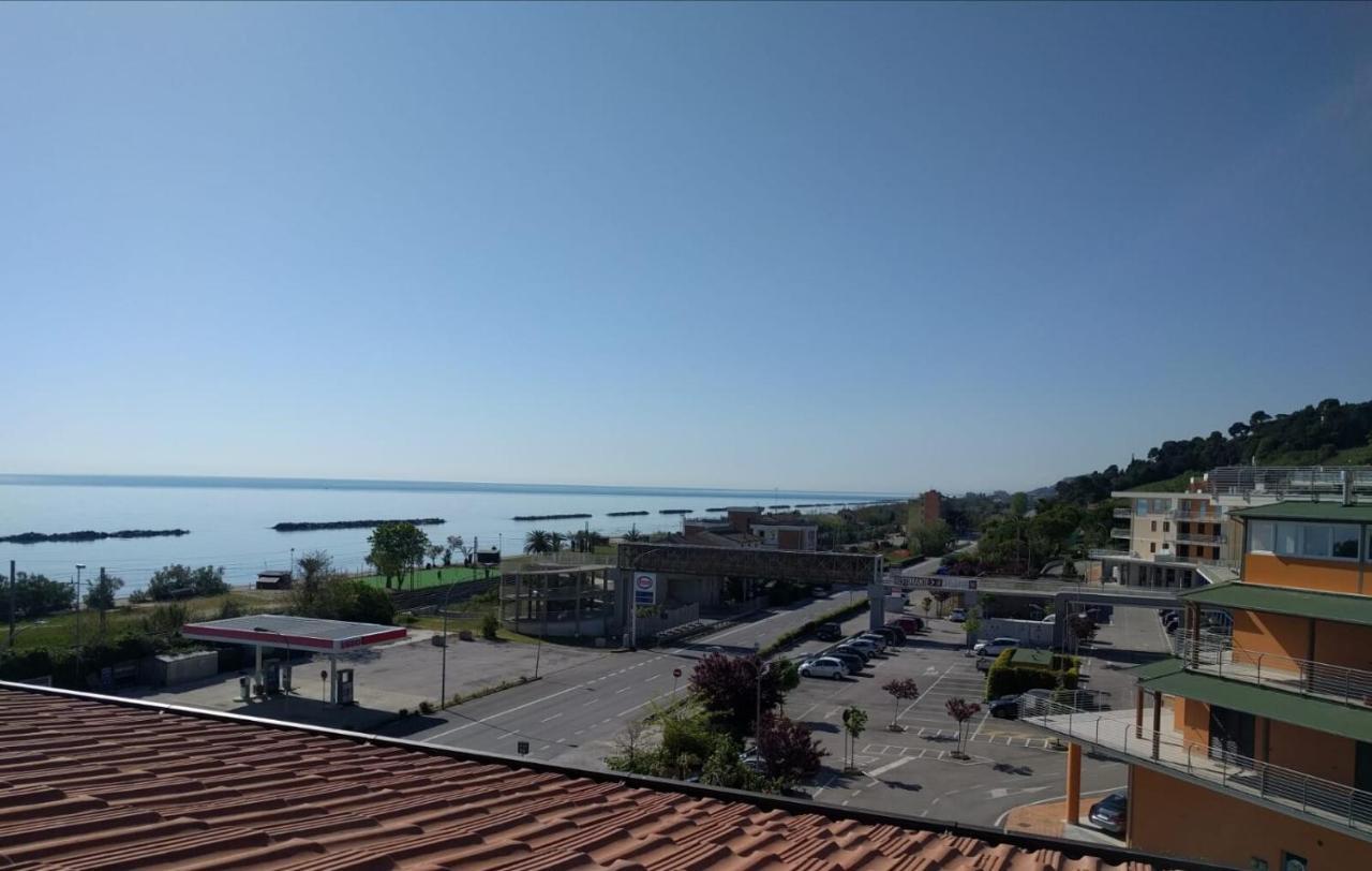 B&B Alba Sul Mare Guest House Massignano Exterior foto