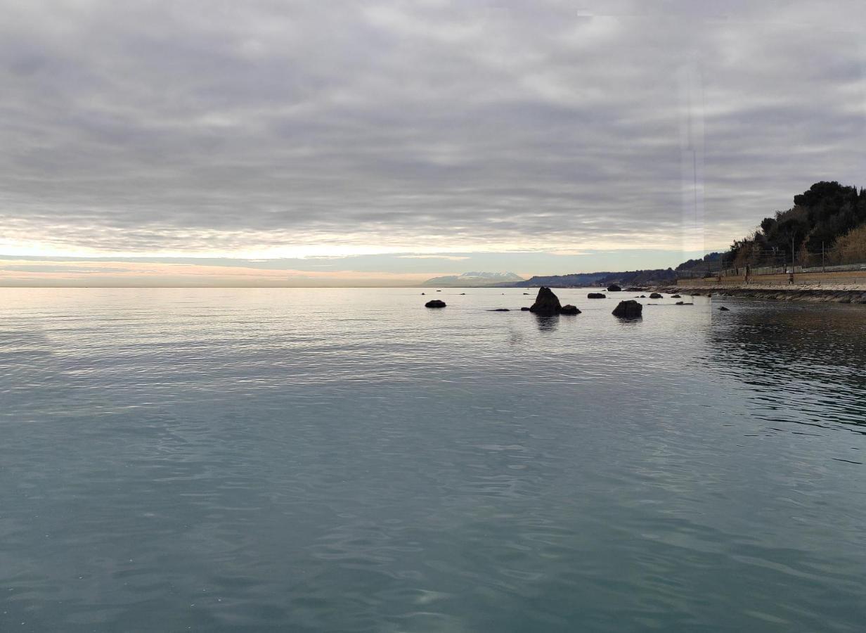 B&B Alba Sul Mare Guest House Massignano Exterior foto