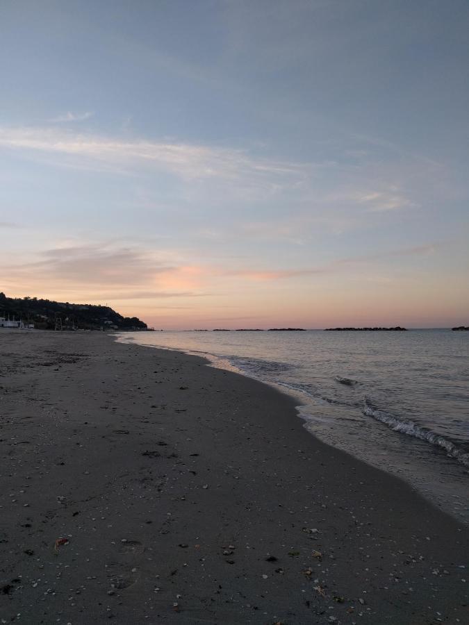 B&B Alba Sul Mare Guest House Massignano Exterior foto